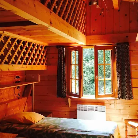 Σαλέ Cozy Chalet In With Garden